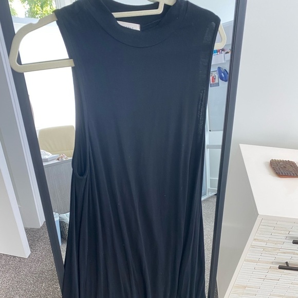 Everly Sleeveless Shift Dress - Picture 1 of 4